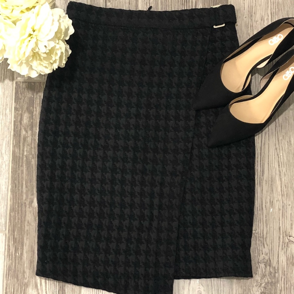 H&M Black Asymmetrical Houndstooth skirt.